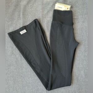 The Giving Movement Flared Tonal Seamless Leggings New